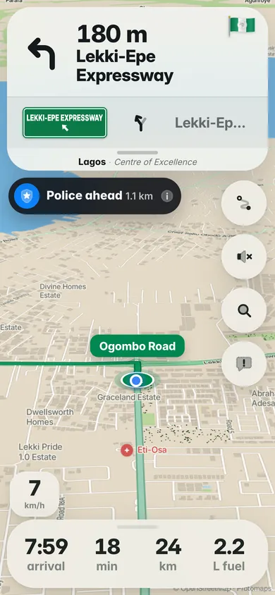 Une alerte Police ahead à 1,1 km pendant un trajet (application en anglais)