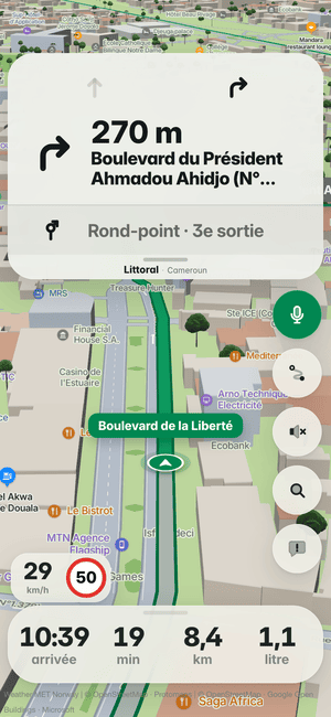 Conduite à Douala : dans 270 m, tournez à droite dans Boulevard du Président Ahmadou Ahidjo (N° 1352)/P14, avec les flèches de voies ; le drapeau du pays sur la carte de virage