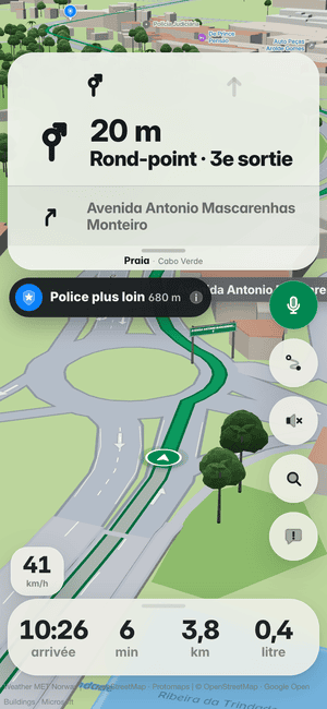Conduite à Praia : l’alerte « Police plus loin 680 m » sous la carte de virage, d’après les signalements d’autres conducteurs