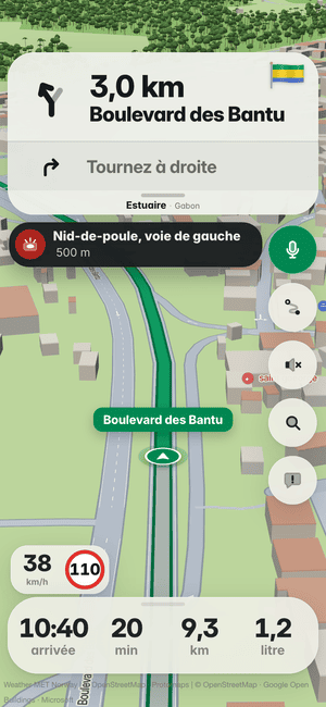 Conduite à Libreville : le bandeau « Nid-de-poule, voie de gauche 500 m », un nid-de-poule repéré par d’autres conducteurs