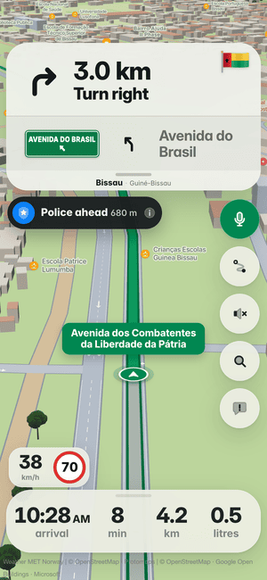 Driving in Bissau: the “Police ahead 680 m” alert under the turn card, from other drivers’ reports