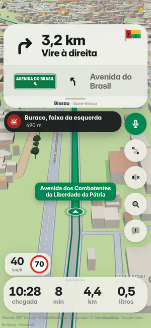 A conduzir em Bissau: o aviso “Buraco, faixa da esquerda 490 m”, um buraco encontrado por outros condutores