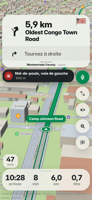 Conduite à Monrovia : le bandeau « Nid-de-poule, voie de gauche 540 m », un nid-de-poule repéré par d’autres conducteurs