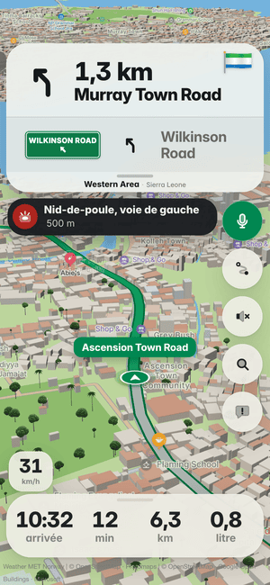 Conduite à Freetown : le bandeau « Nid-de-poule, voie de gauche 500 m », un nid-de-poule repéré par d’autres conducteurs