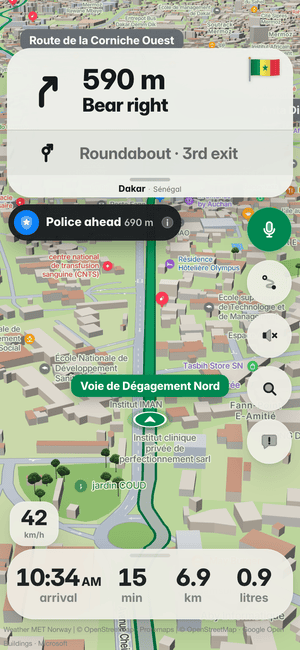 Driving in Dakar: the “Police ahead 690 m” alert under the turn card, from other drivers’ reports