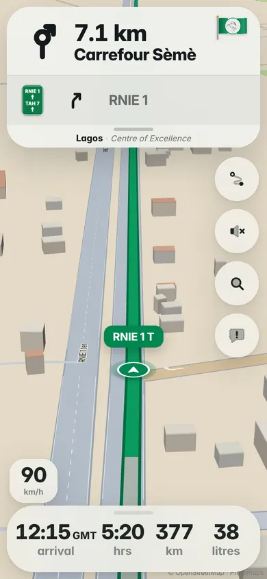 Heading for the border: 7.1 km to Carrefour Sèmè on the RNIE 1, with the green road sign