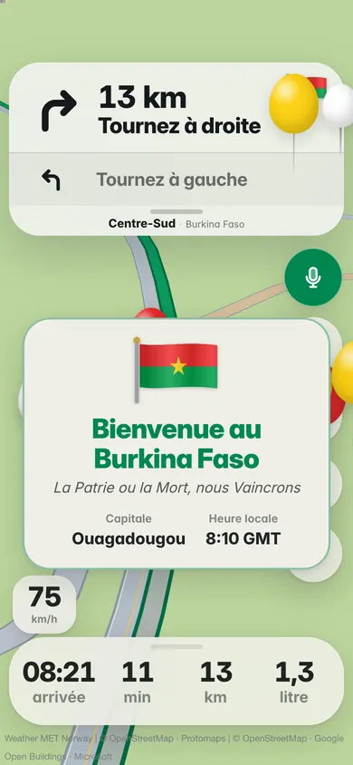 Bienvenue au Burkina Faso : le drapeau, la devise La Patrie ou la Mort, nous Vaincrons, la capitale Ouagadougou et l’heure locale, 8:10 GMT, sur la route de Pô
