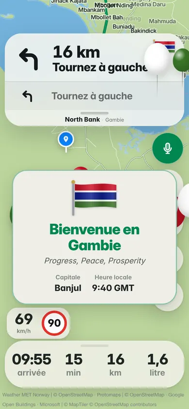 Bienvenue en Gambie : le drapeau, la devise Progress, Peace, Prosperity, la capitale Banjul et l’heure locale en GMT, avec des ballons rouges, bleus et verts