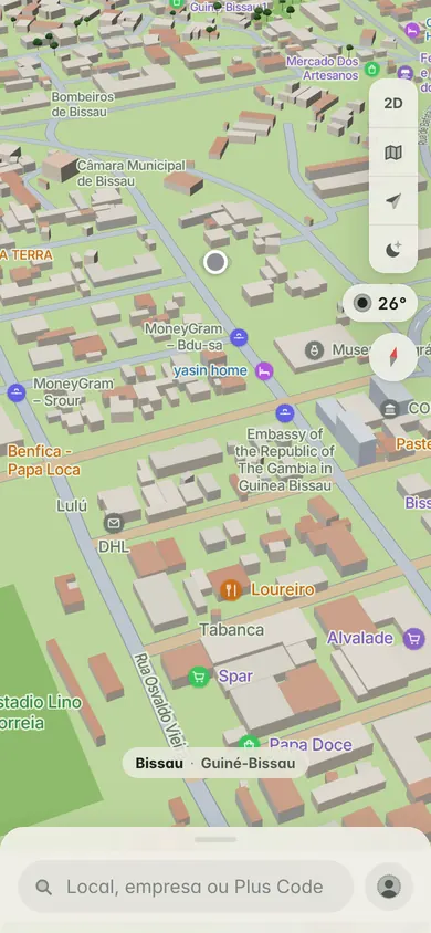 O mapa 3D do centro de Bissau, com a Câmara Municipal, o quartel dos bombeiros, lojas e a barra de pesquisa